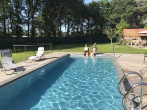 Zwembad op minicamping 't Haasje in Limburg